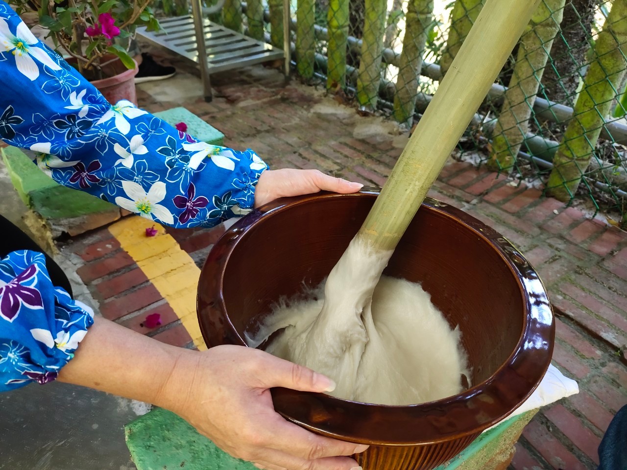 Hakka Mochi Pounding or Tangyuan Rolling