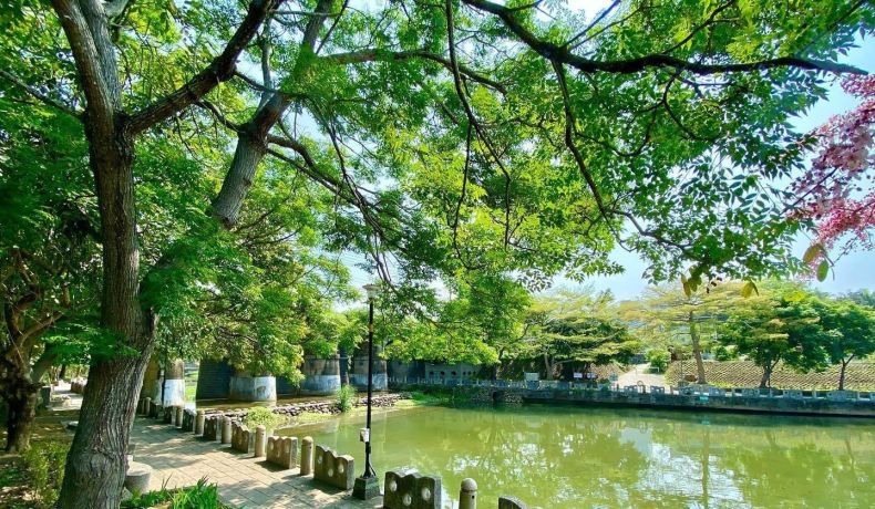 Niou Lan River Waterfront Park